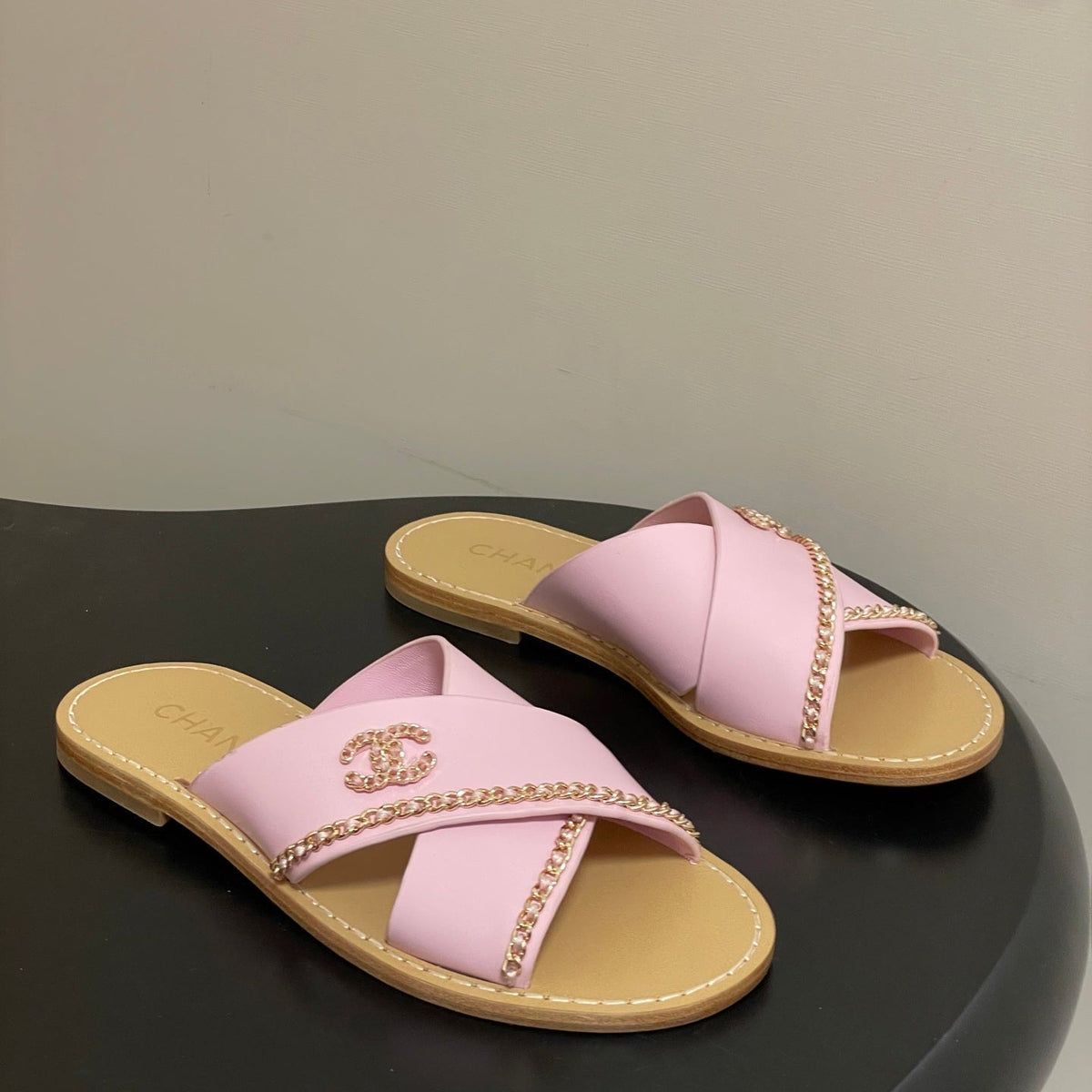 CC 26 Criss-cross Strap Slipper Pink Beige Sheepskin 593301