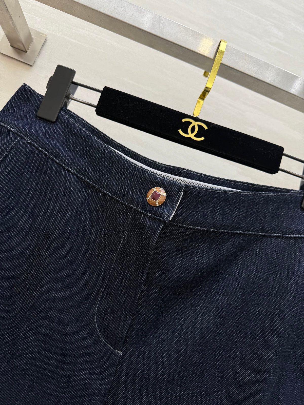 Chanel Straight Leg Jeans 800653