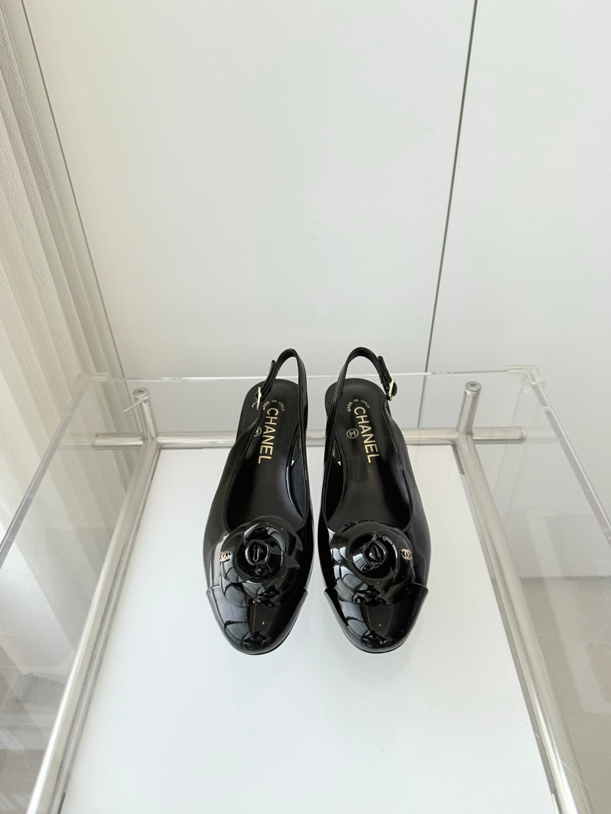 Chanel 26 Camellia High Heels 35 Black in Patent Leather 597414