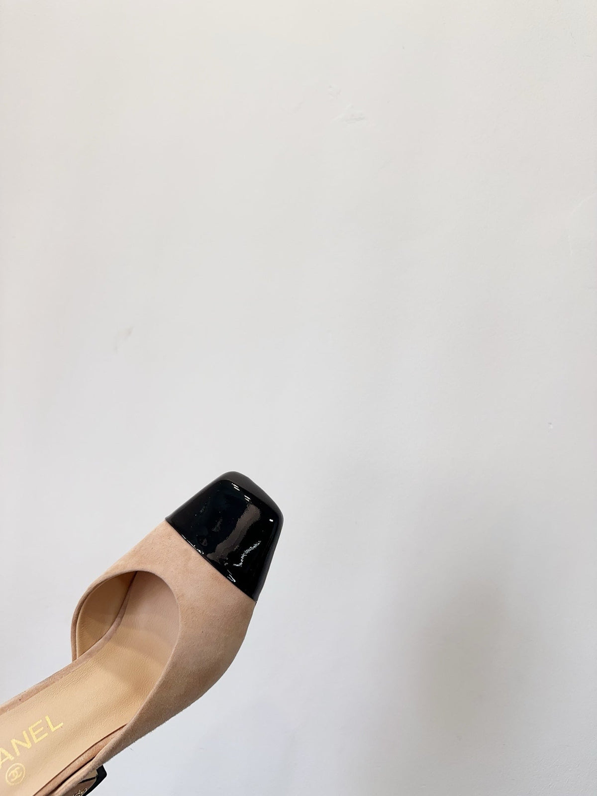 CC 26s Half-Slip Beige Black Patent Leather 596643