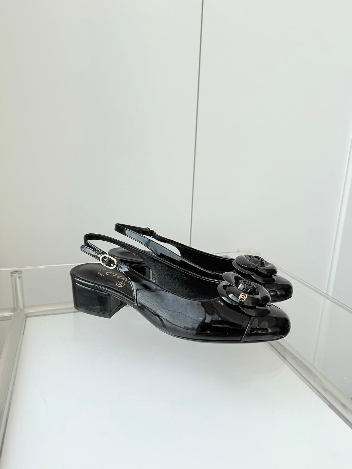 Chanel 26 Camellia High Heels 35 Black in Patent Leather 597414
