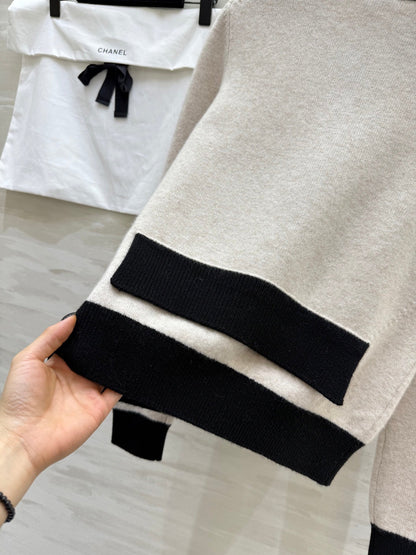 Chanel 2025 Two-Piece Cardigan Jacket Beige Wool Cashmere 319526