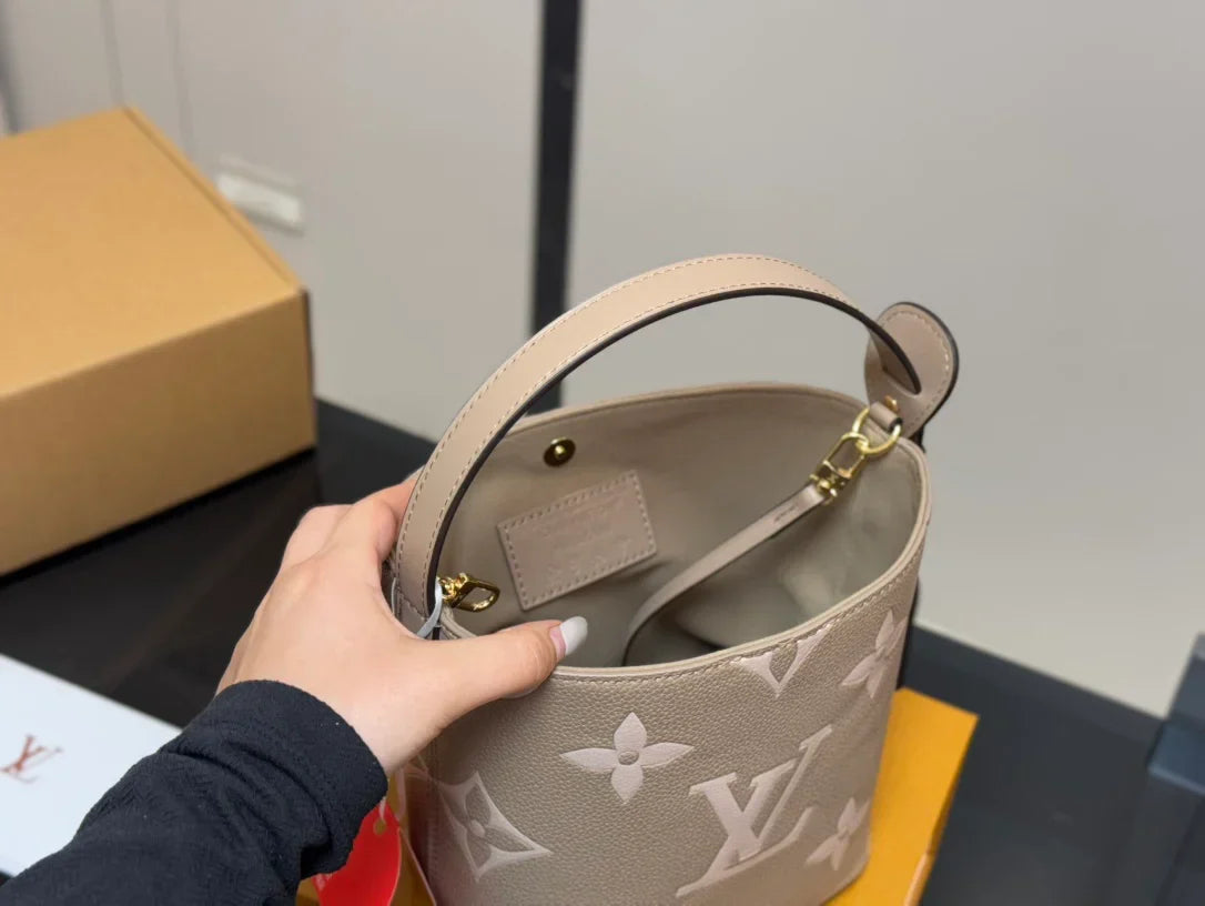 Louis Vuitton LV Bucket Bag Tote