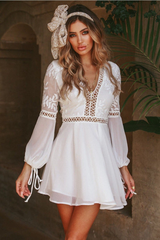 Sexy V-Neck Backless Lace Stitching Long Sleeve Dress