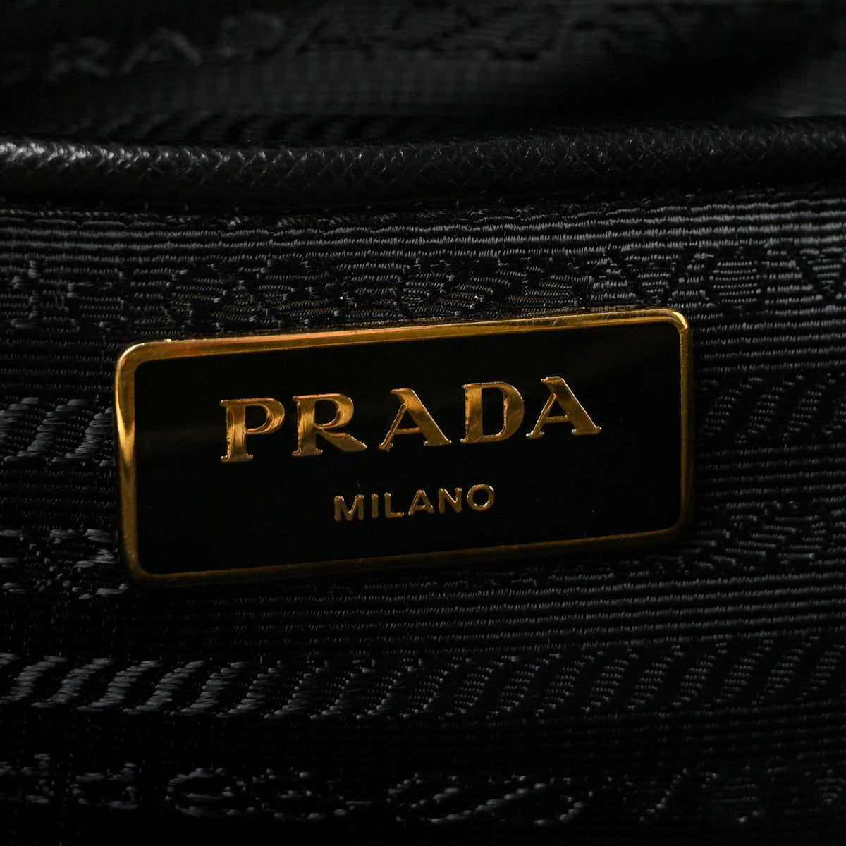 Saffiano Medium Galleria Double Zip Tote Black
