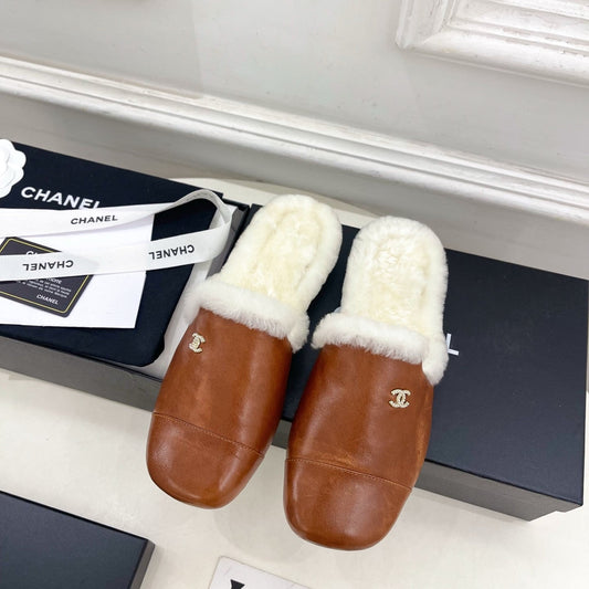 CC 25K Double C Pearl Fur Slippers Brown White Calfskin Shearing 586999
