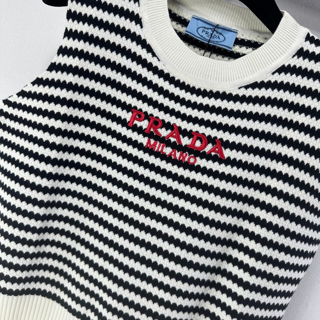 Prada 26s Knit Vest Black White Stripes Ribbed Knit 348999