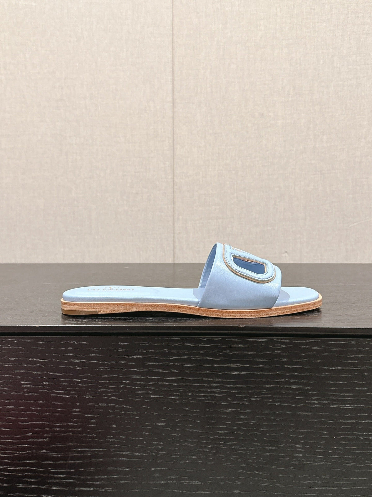 VLOGO CUT-OUT LIGHT BLUE CALFSKIN SLIDE SANDAL