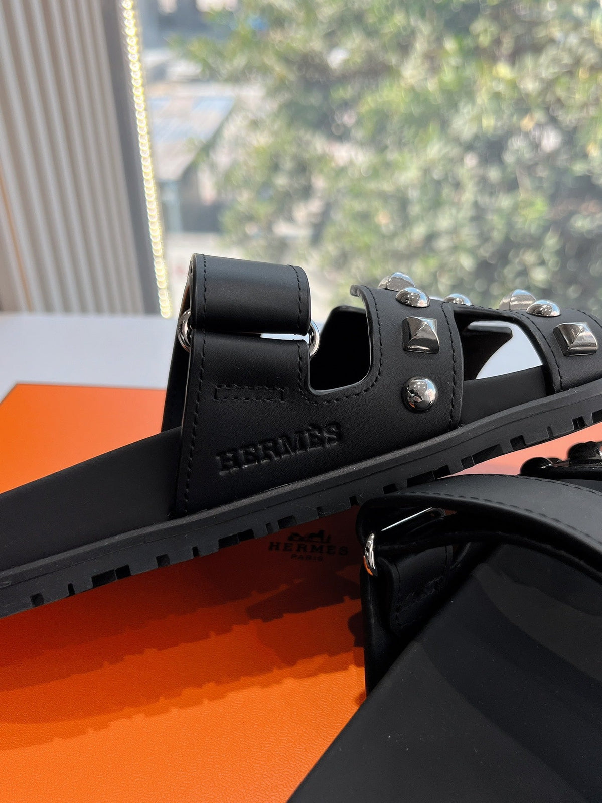 CHYPRE SANDAL IN BLACK CALFSKIN WITH STUDS