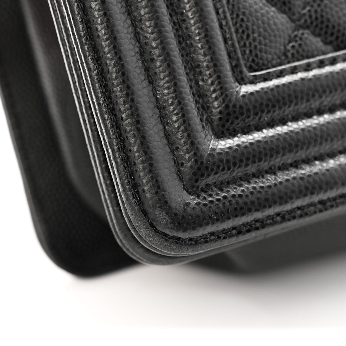 Caviar Quilted Medium Boy Flap Black