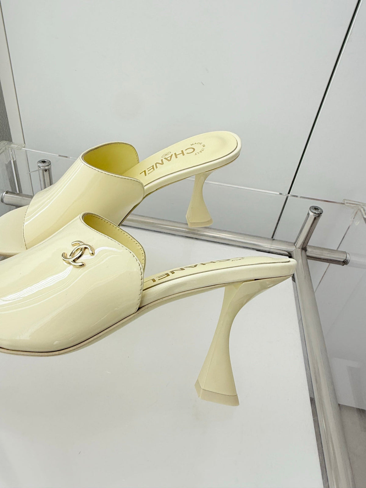 Chanel 26 Sandal 90 Lemon Yellow in Patent Leather 597368