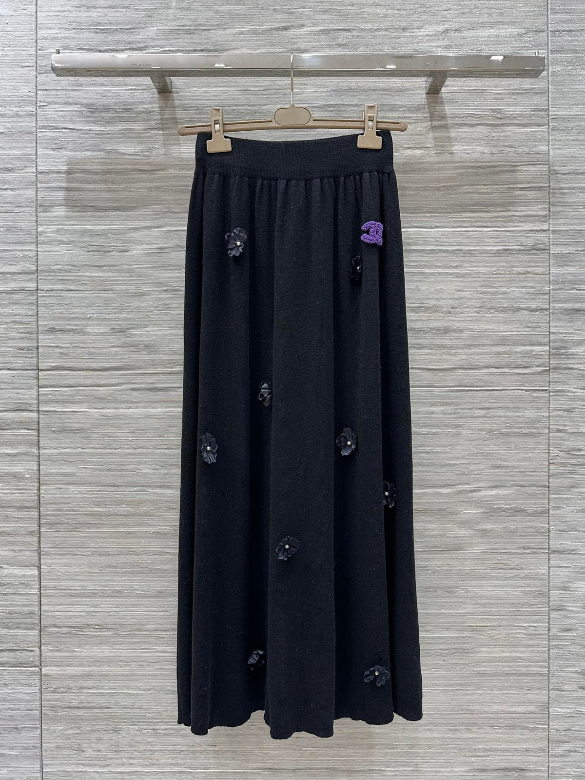 CC 25 Flower Set Black Wool Acrylic