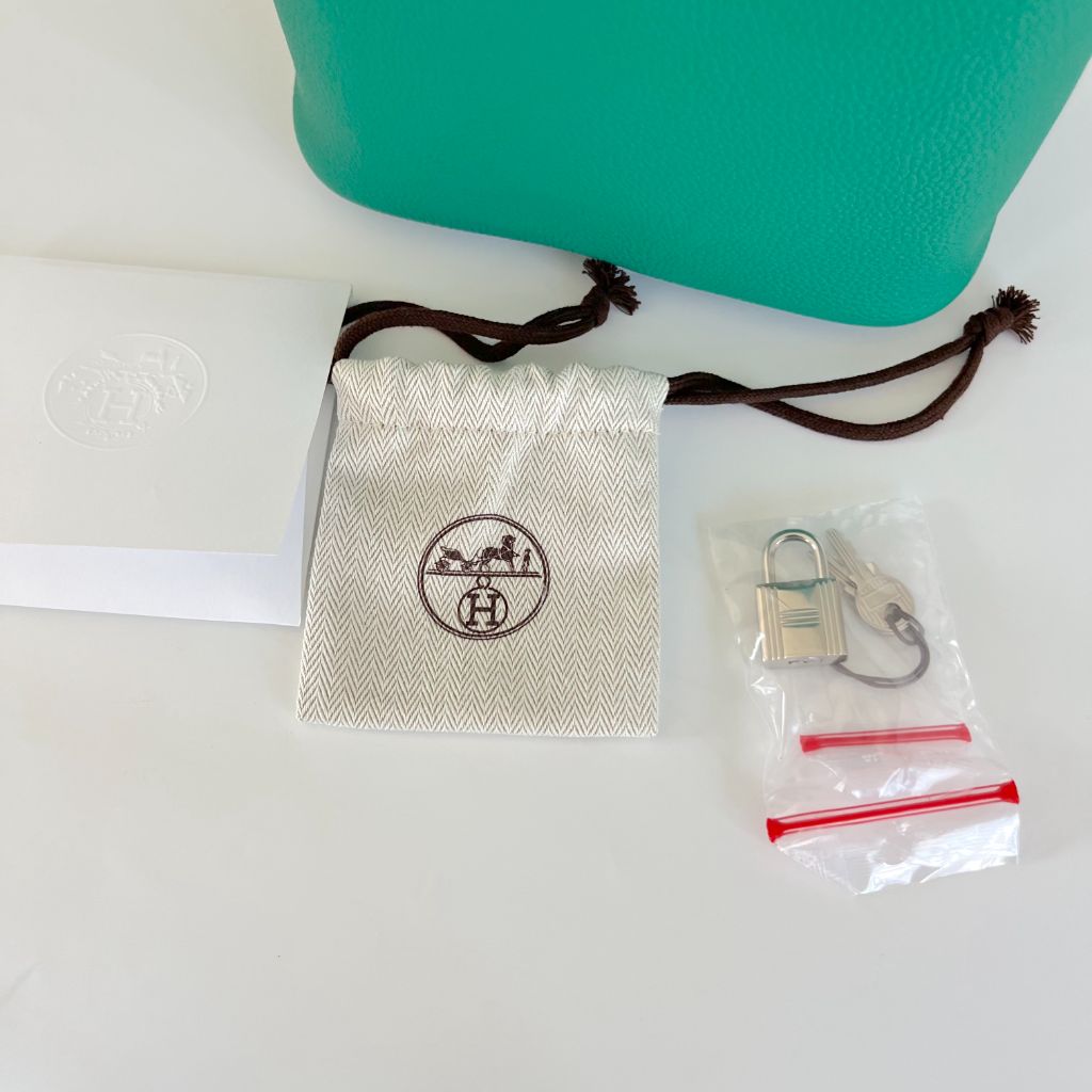Hermès Picotin Lock 18 Taurillon Maurice Vert Jade Bag