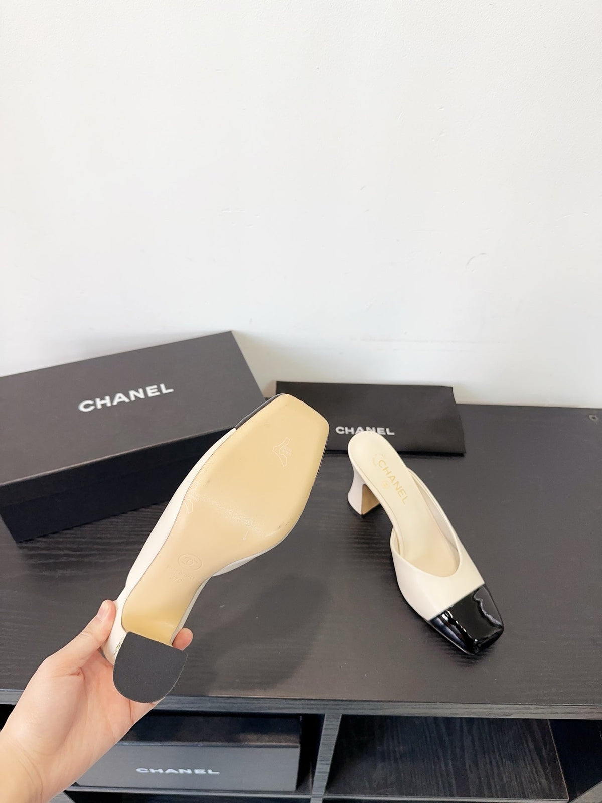 CC 26s Half-Slip Black White Patent Leather 596641