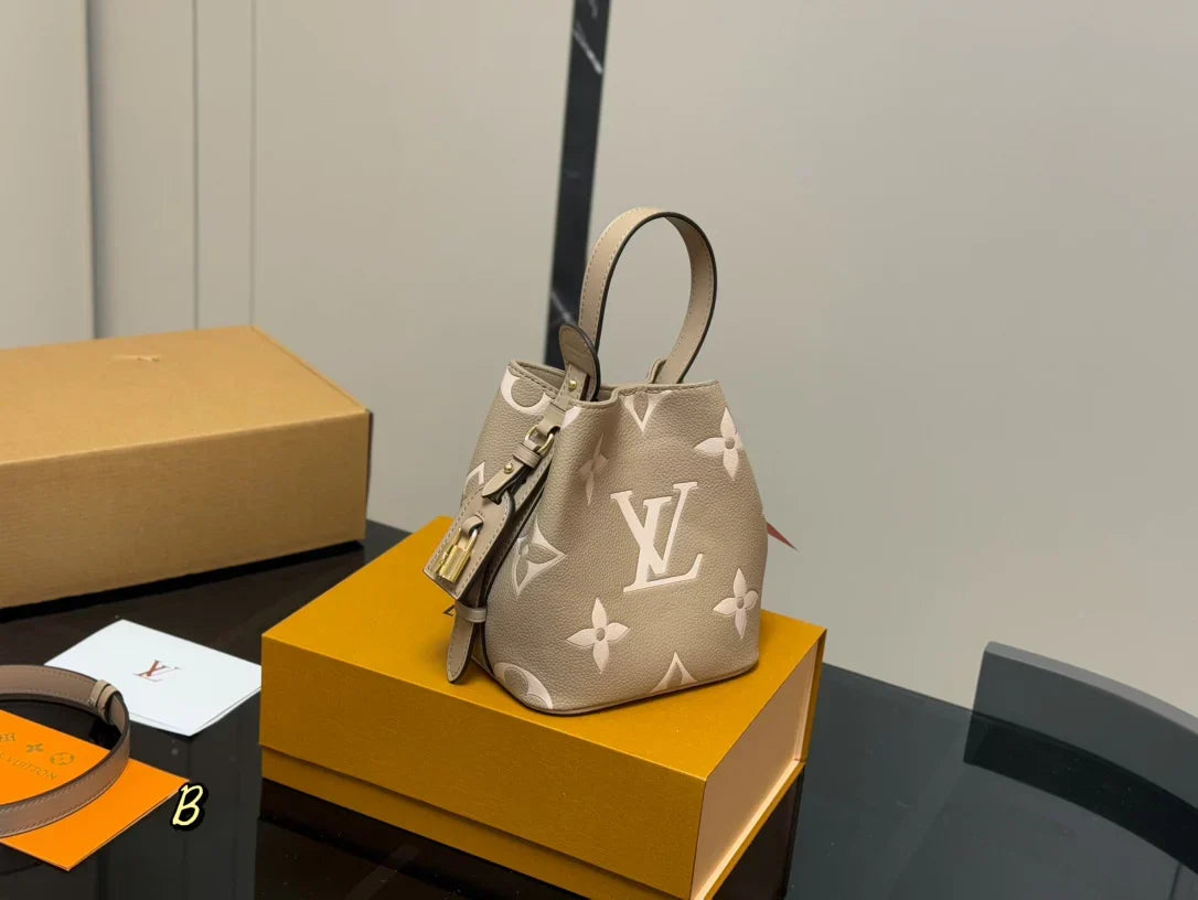 Louis Vuitton LV Bucket Bag Tote