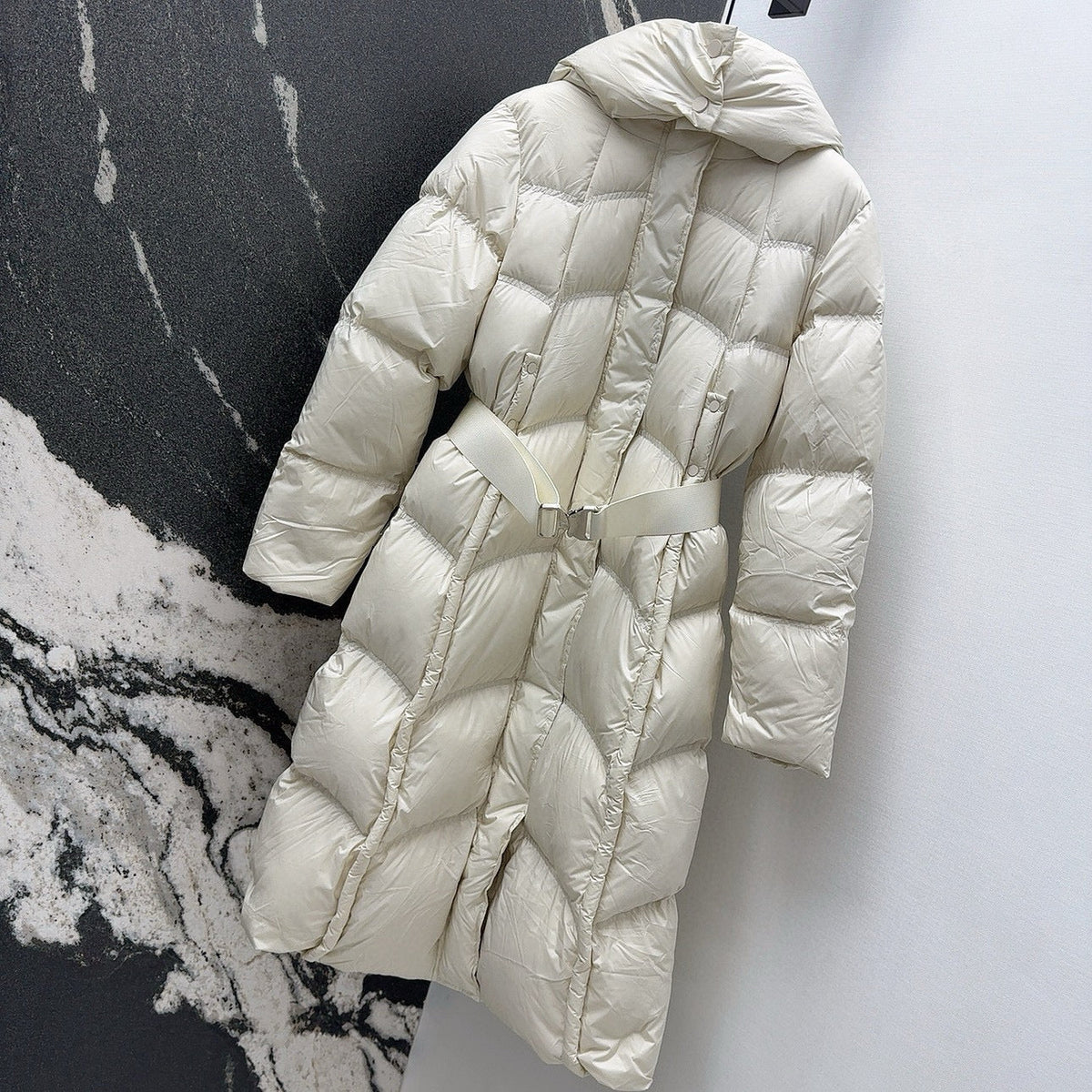 Burberry 25 Hooded Short Down Jacket with Adjustable Waist White Polyester