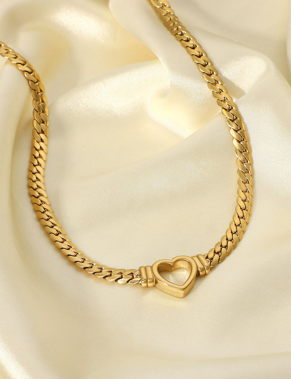 Hellow Out Heart Shade Pendant Necklace