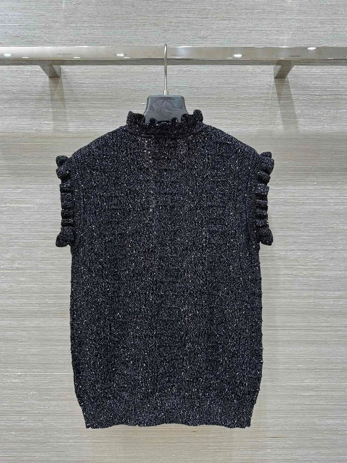 CHANEL SLEEVELESS TOP STYLE 74