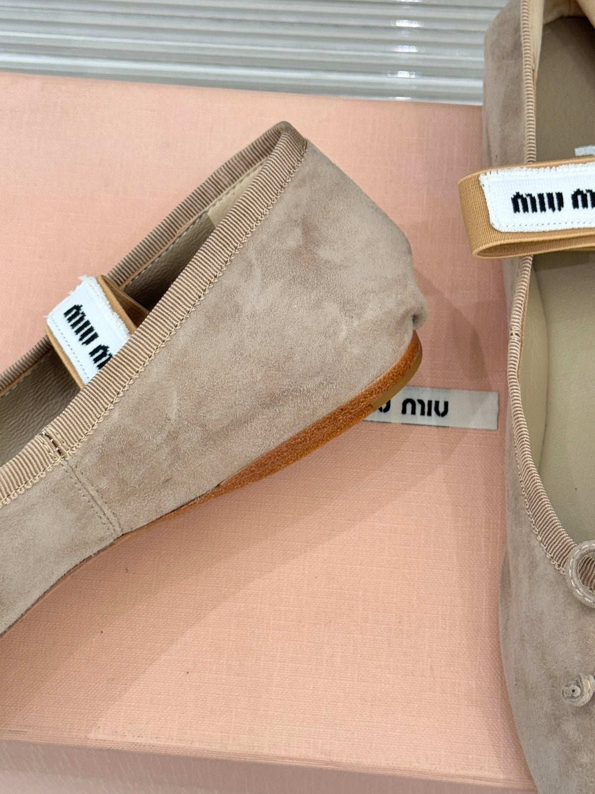 Miu Classic Bow Letter Ballet Flat Light Brown Suede 571004