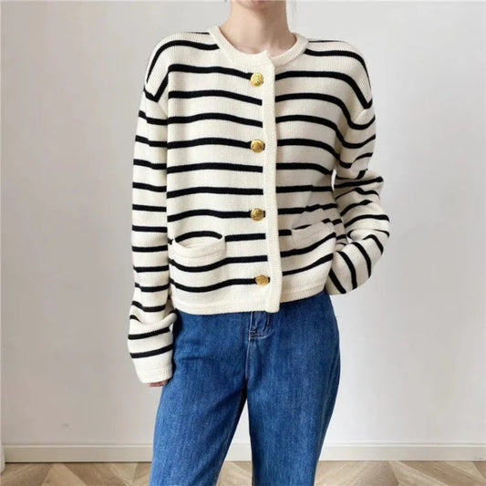 Autumn And Winter Korean Contrasting Striped Knitted Cardigan Women'S Winter Single -Row Metal Buckle Pocket Sweater Cardigans