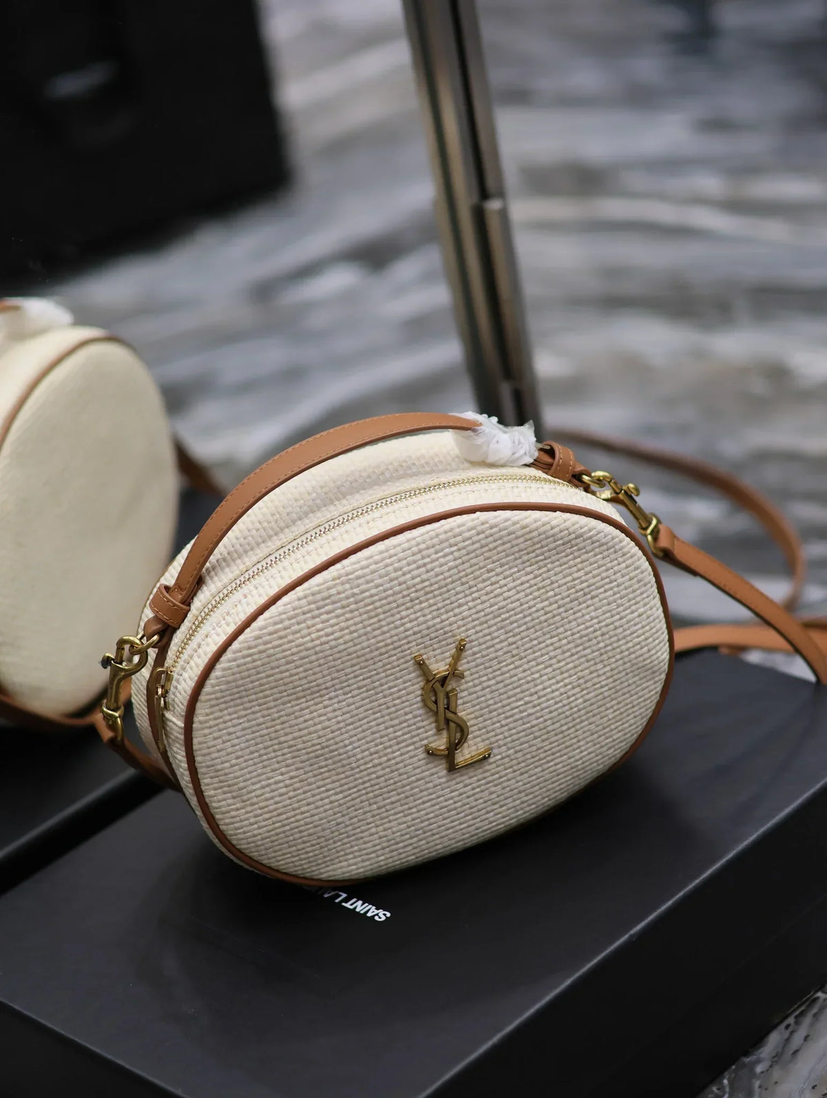 YSL Leather-trimmed raffia shoulder bag - 22×16.5×6cm
