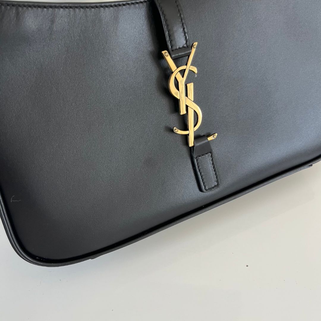 Saint Laurent Le 5 À 7 hobo black leather bag