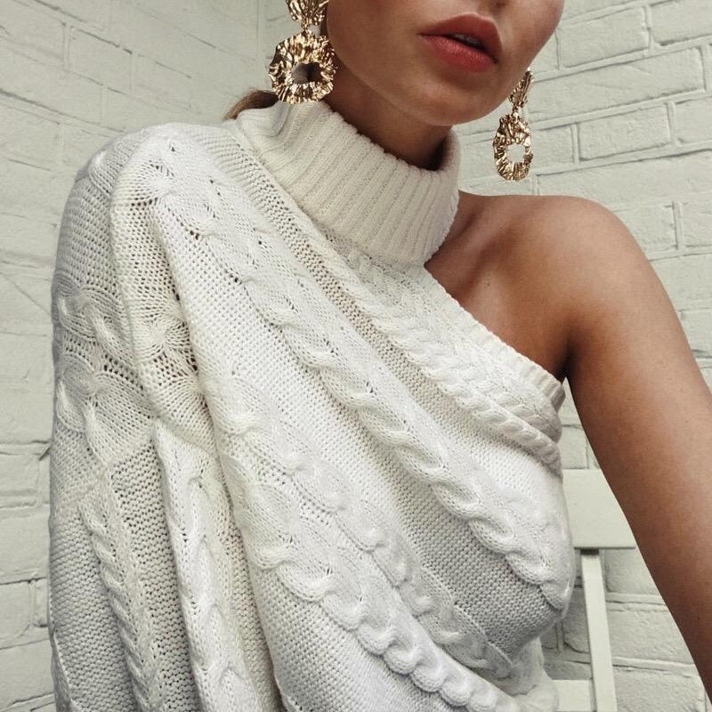 One Side Shoulder Off Single-Sleeve Twisted Turtleneck Sweater
