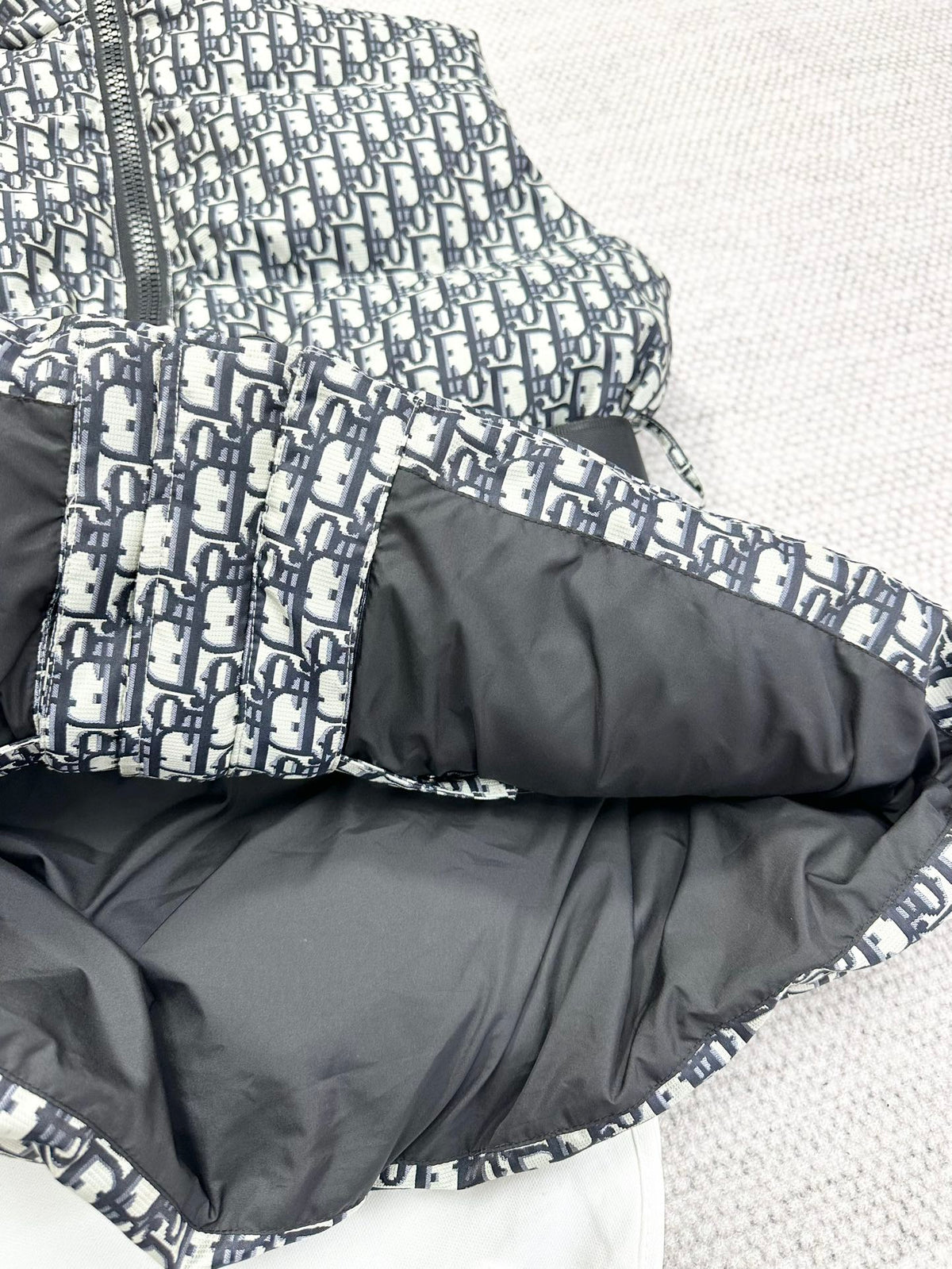 CD Alps Belted Puffer Vest Black White Polyester