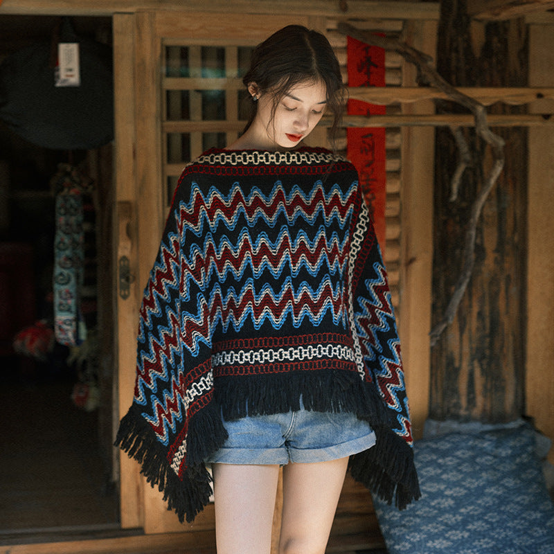 Warmth In Autumn And Winter, The Head Shawl Of The River Loop Wears The National Custom Su Sweater In The Sky, And The Ancient Folk Wind Blows The Opposite Side