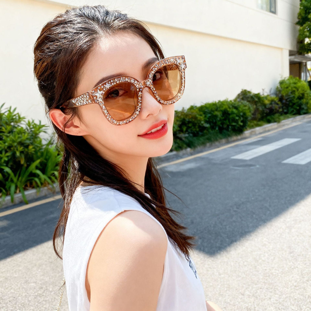Fashionable Square Frame Sunglasses With Glitter Accents