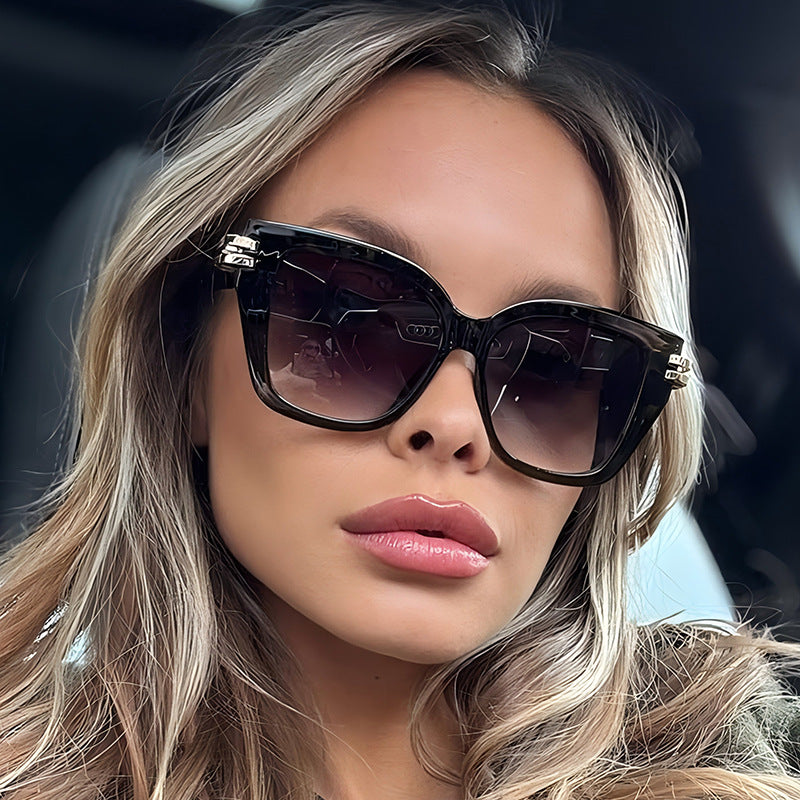 Fashionable Oversized Sunglasses for Women