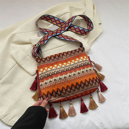 Small Fresh Ethnic Style Crossbody Bag For Women'S New Fashion Versatile Wide Shoulder Strap Single Shoulder Bag Tassel Bucket Bag