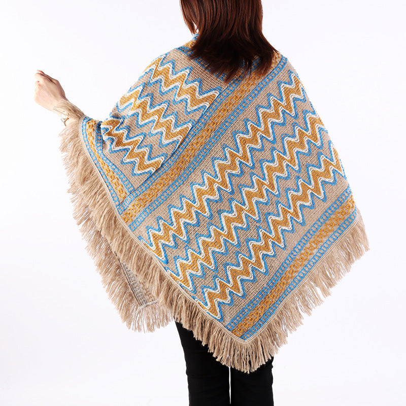 Warmth In Autumn And Winter, The Head Shawl Of The River Loop Wears The National Custom Su Sweater In The Sky, And The Ancient Folk Wind Blows The Opposite Side