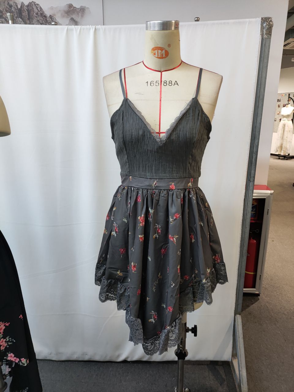 Retro Floral Print A-Line Dress with V-Neck