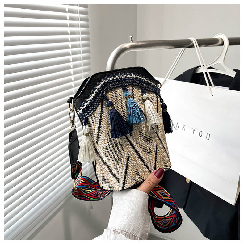 Trendy Woven Bucket Bag for Women with Fringe