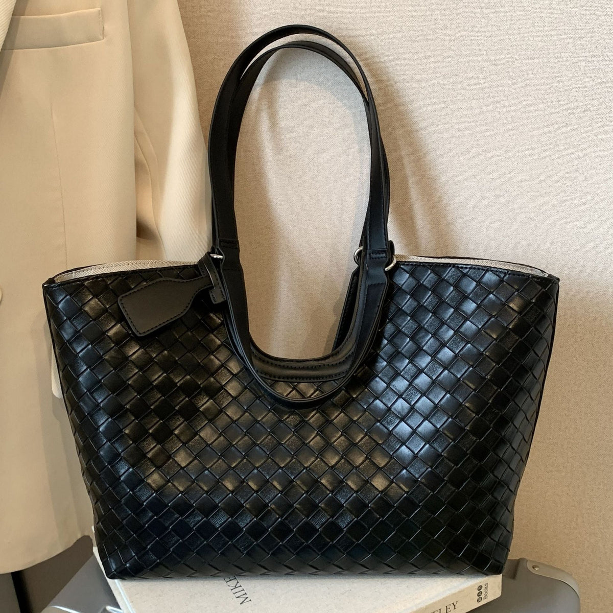 Woven Tote Bag Vintage Style Large Capacity Shoulder Bag