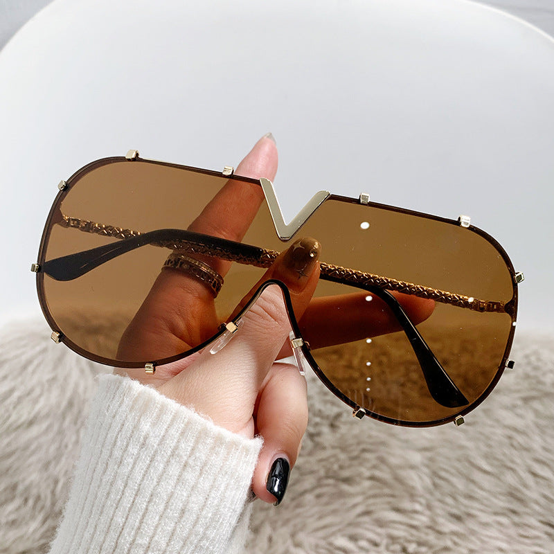 Fashion Metal Frame Oval Sunglasses Stylish Oversized UV400 Protection