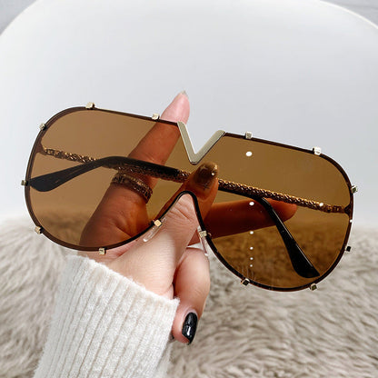 Fashion Metal Frame Oval Sunglasses Stylish Oversized UV400 Protection