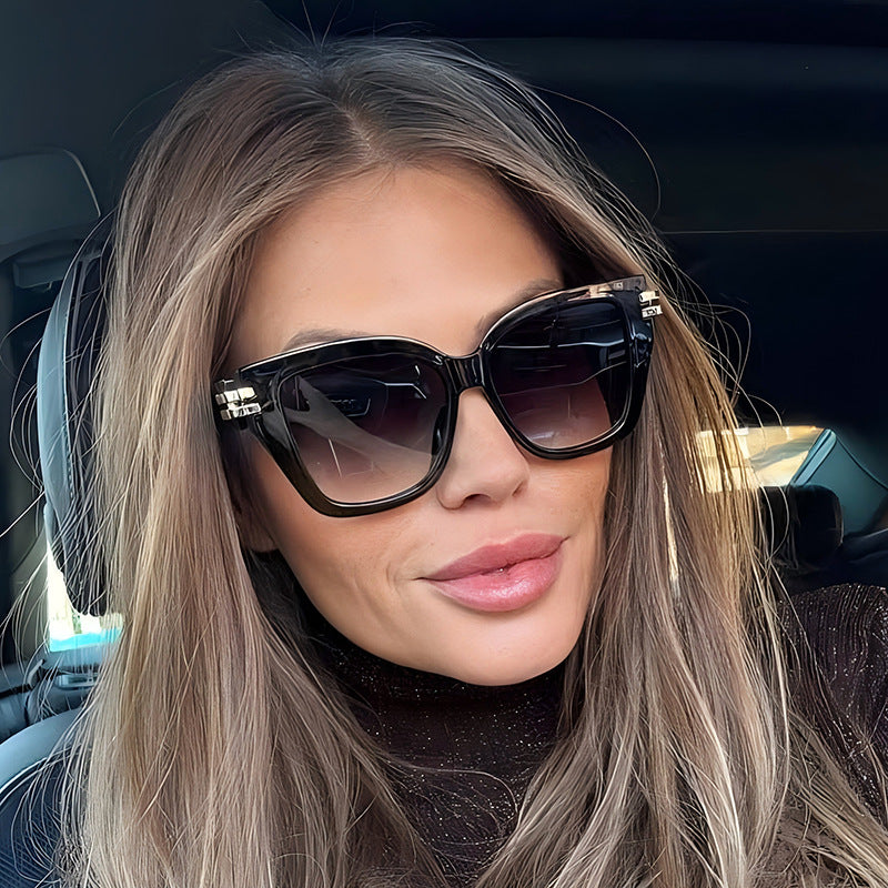 Fashionable Oversized Sunglasses for Women