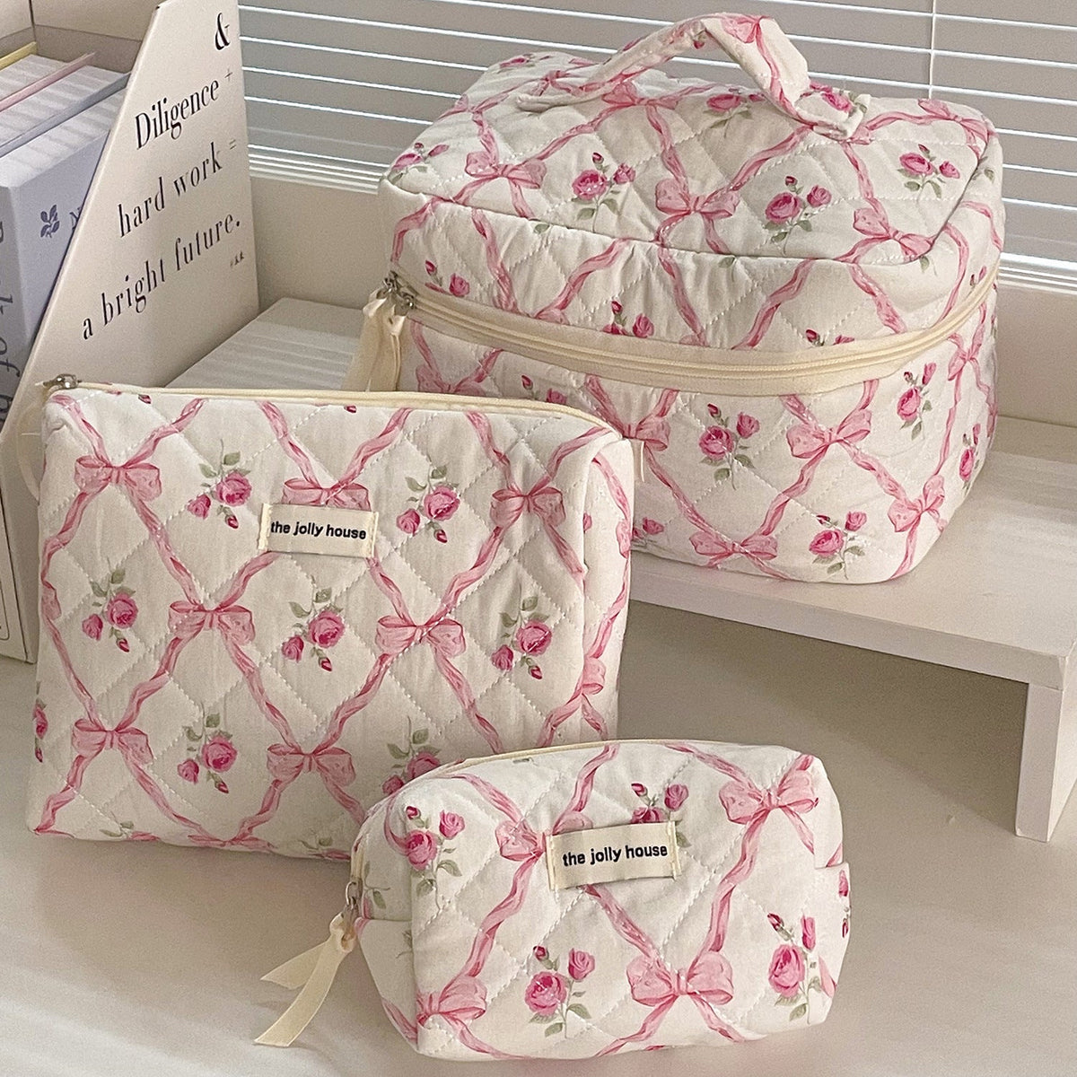 Bow Flower Large Capacity Makeup Bag Vintage Quilted Toiletry Pouch