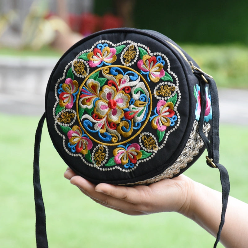 New Spring And Summer Women'S Messenger Bag Ethnic Embroidery Fashion Leisure Simple And Versatile One Shoulder Mobile Phone Bag