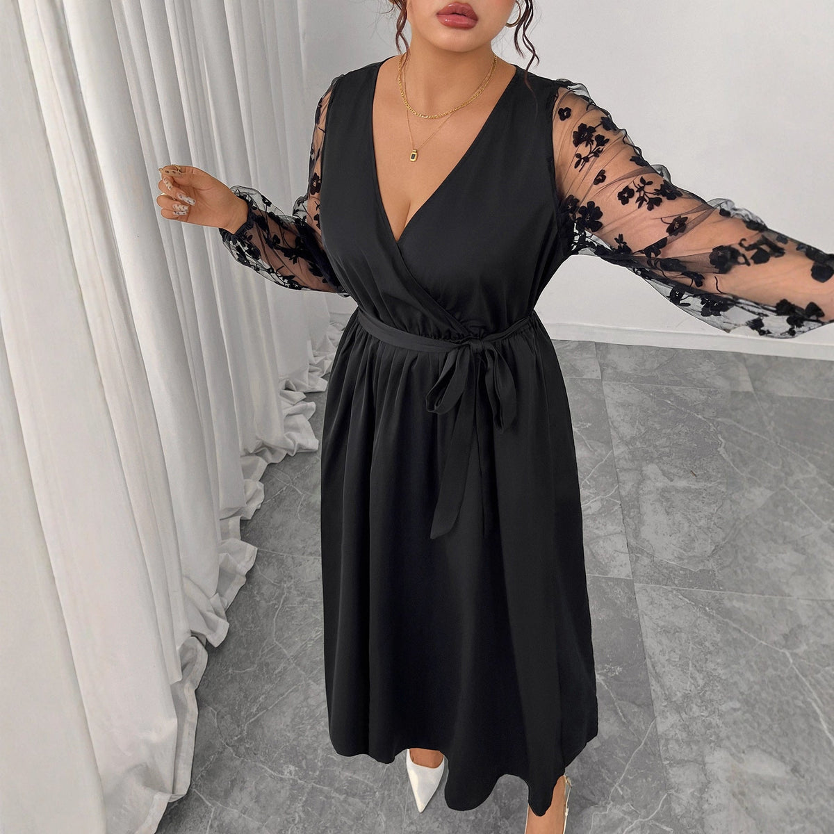 High Waist Plus Size V-Neck Lace Long Sleeve Dress