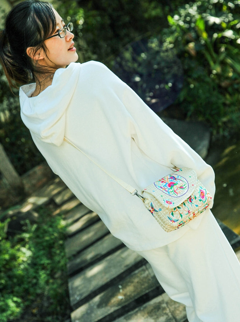 Colorful Cloud Impression Red And Blue Embroidery Versatile Canvas Flap Mobile Phone Crossbody Bag For Women