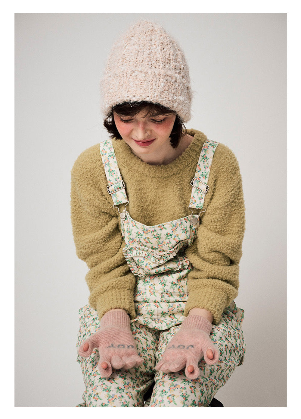 Letter Jacquard Color Block Knit Gloves