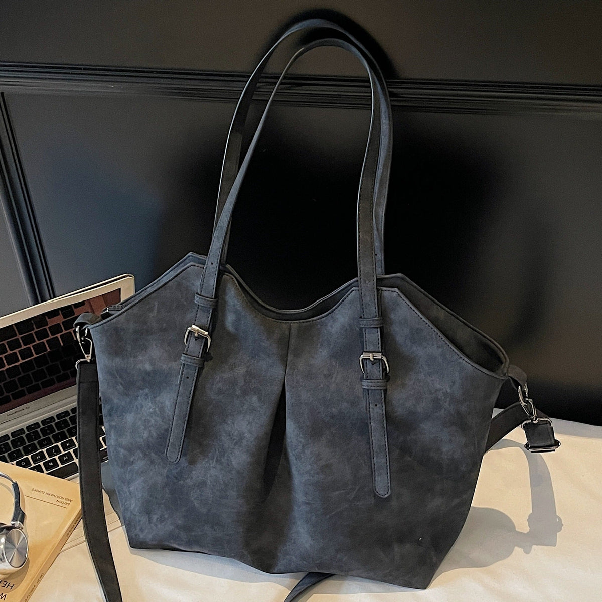 Fashionable Vintage Faux Leather Tote Bag for Casual Commuting