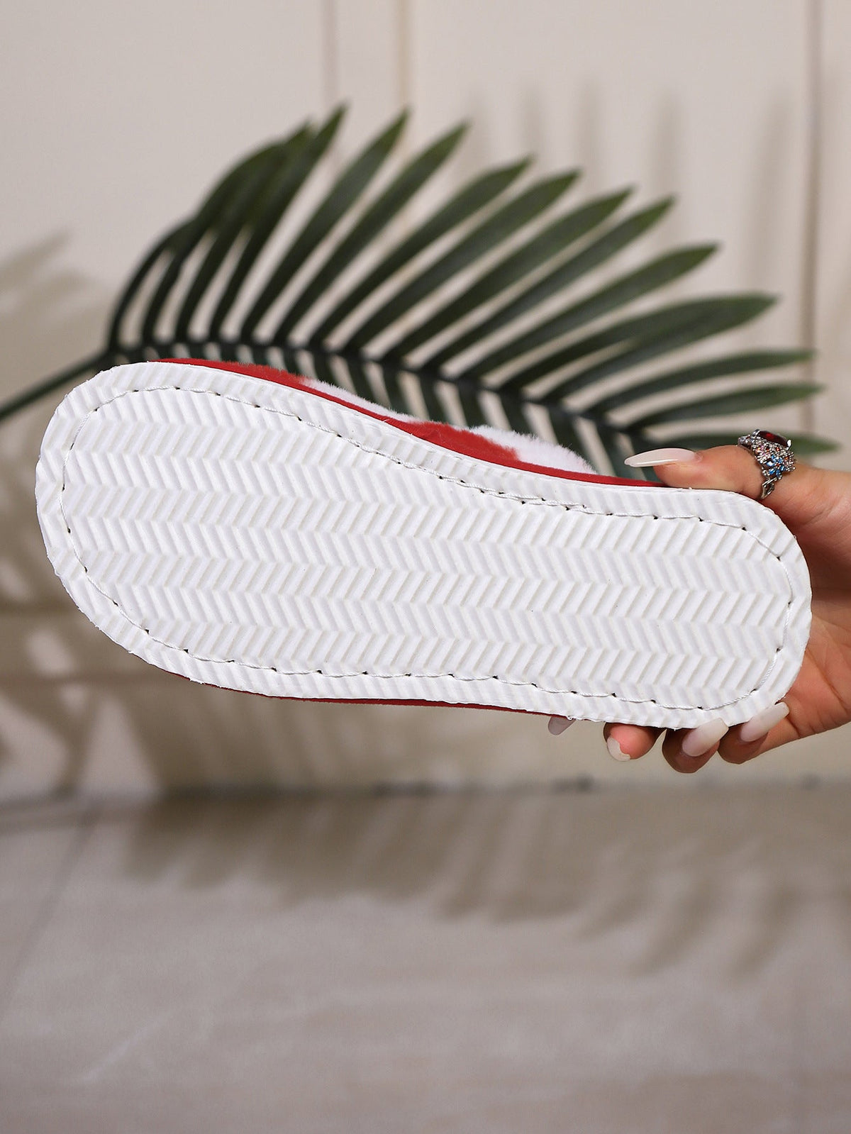 Fuzzy Heart Print Open Toe Home Slippers