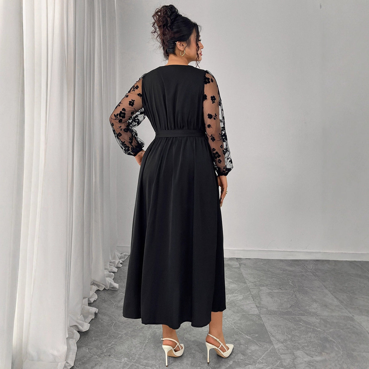 High Waist Plus Size V-Neck Lace Long Sleeve Dress