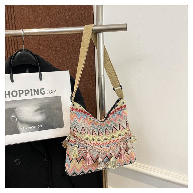Trendy Bohemian Style Bucket Bag with Tassels