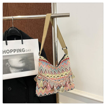 Trendy Bohemian Style Bucket Bag with Tassels