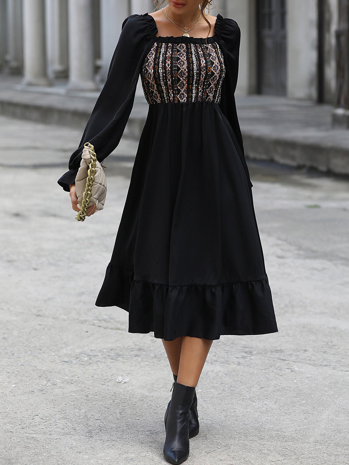 New Style Of Elegant Square Neck Design With A Sense Of Waist Closure Dress